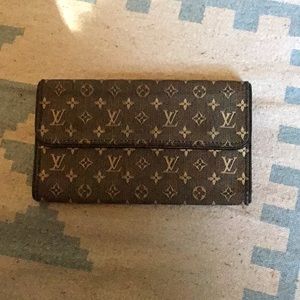 Louis Vuitton Sarah monogram wallet